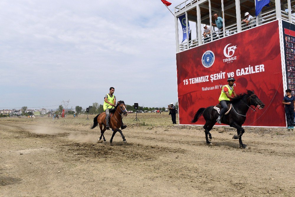 Bursa’da Rahvan Atları 15 Temmuz Anısına Yarıştı