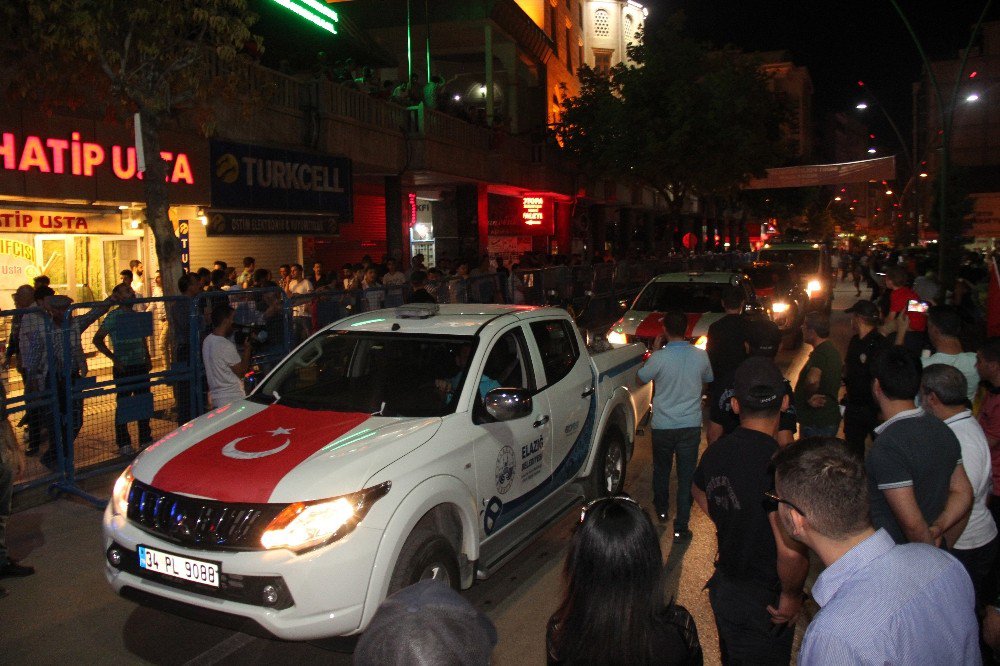 Elazığ’da Demokrasi Nöbeti Devam Ediyor