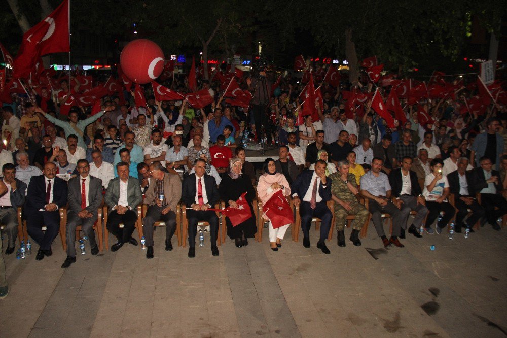 Elazığ’da Demokrasi Nöbeti Devam Ediyor