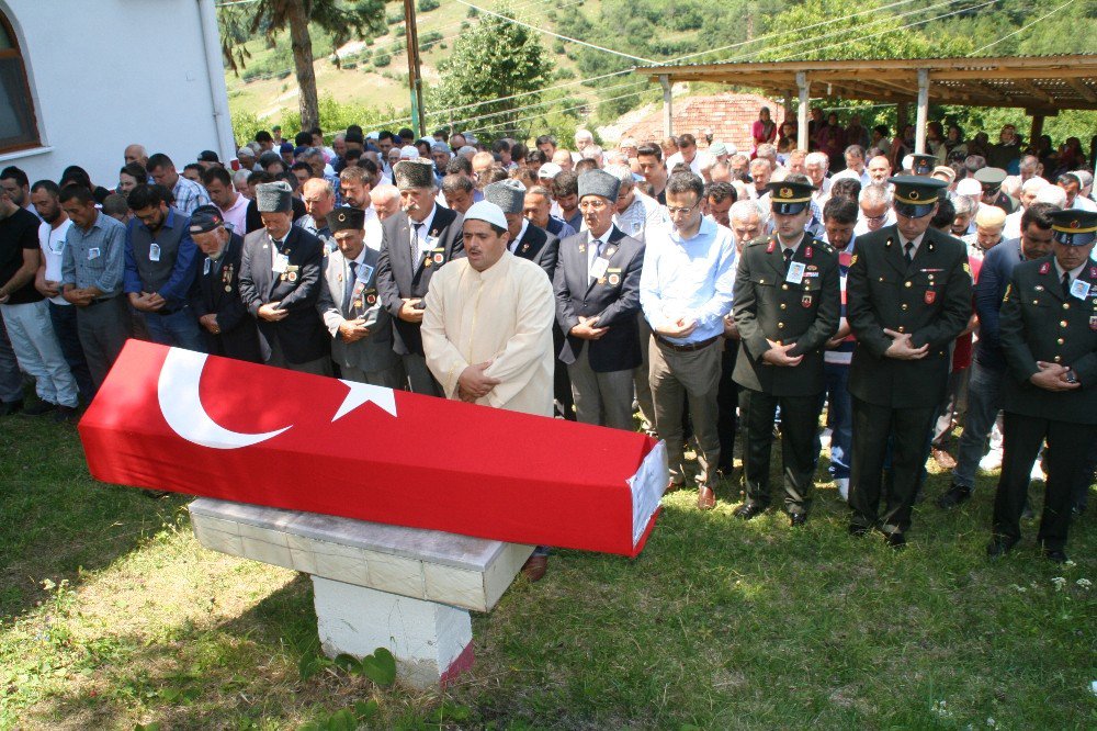 Devrekli Kıbrıs Gazisi Son Yolculuğuna Askeri Törenle Uğurlandı