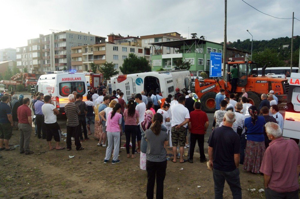 Gürcistan’dan Bulgaristan’a Festivale Giden Otobüs Giresun’da Kaza Yaptı: 38 Yaralı