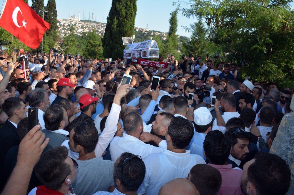 Sedat Peker 15 Temmuz Şehidinin Ailesine Ev Hediye Etti