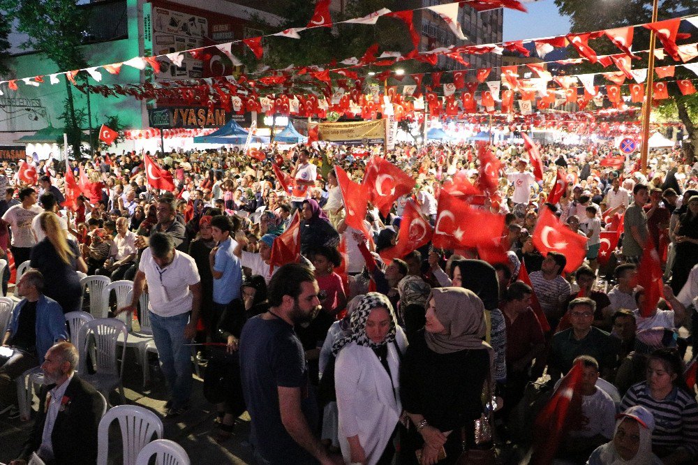 Kahramanmaraş Demokrasi Nöbetinde