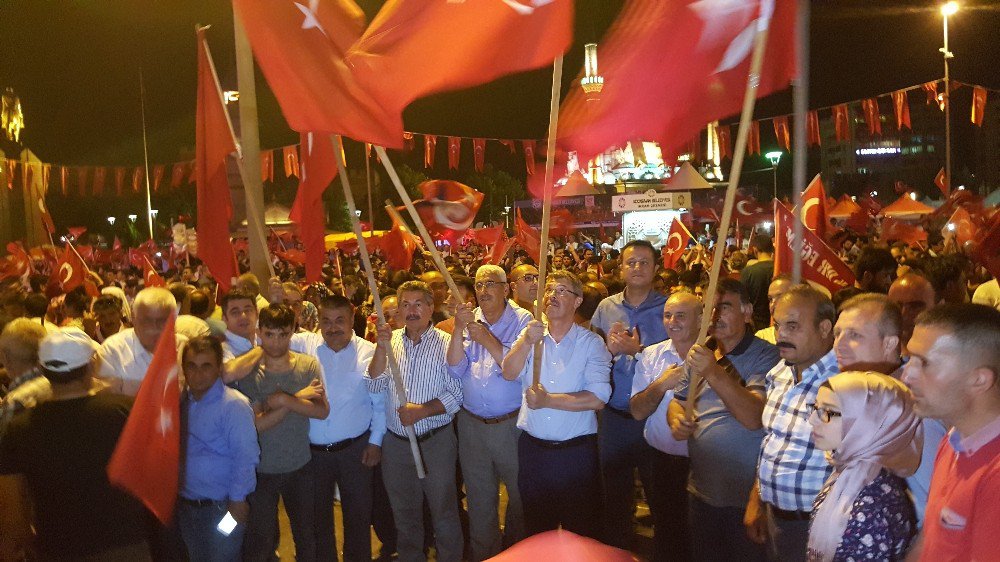 Kayseri Şeker, Çiftçisi, Çalışanı Ve Yönetimiyle 15 Temmuz Coşkusuna Coşku Kattı