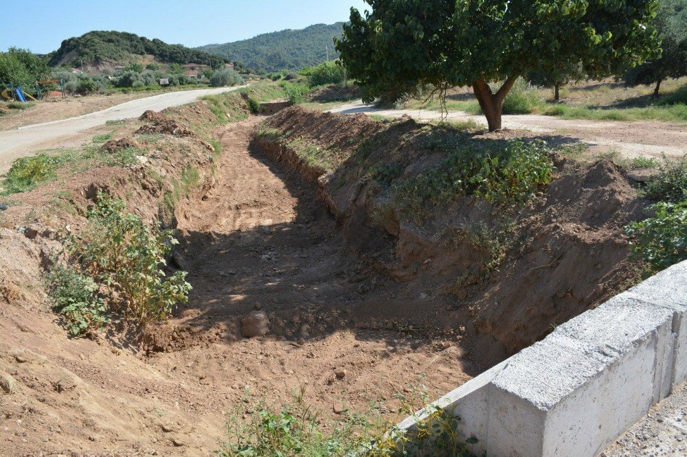 Dereköy Mahalesinde Dere Islah Çalışmasına Başlandı