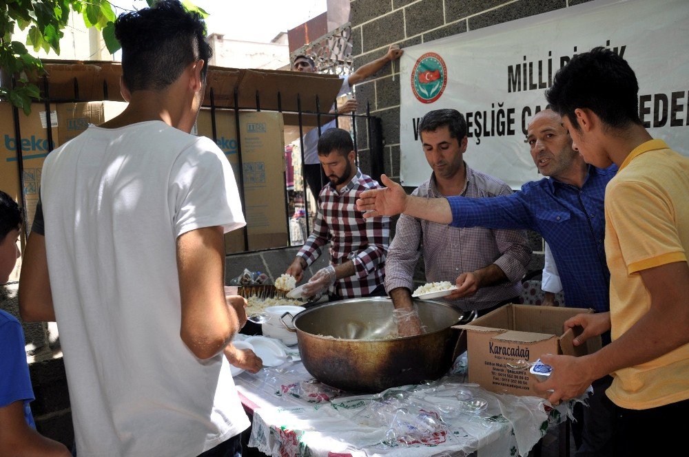 Milli Birlik Ve Kardeşliğe Çağrı Konfederasyonundan Bin Kişilik Yemek