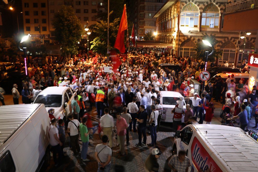 Rize’de 15 Temmuz Demokrasi Yürüyüşü Düzenlendi