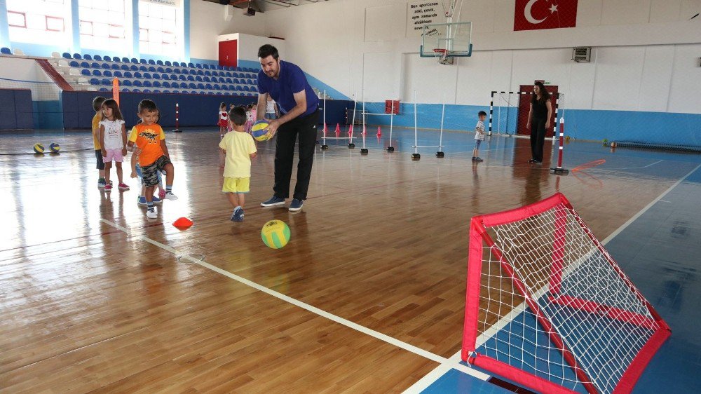 Minikler Spor Yapmanın Keyfini Yaşıyor