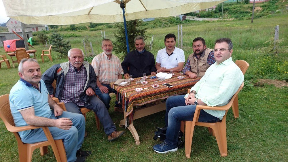 Gazeteci-yazar Cem Küçük Memleketi Giresun’da Stres Attı