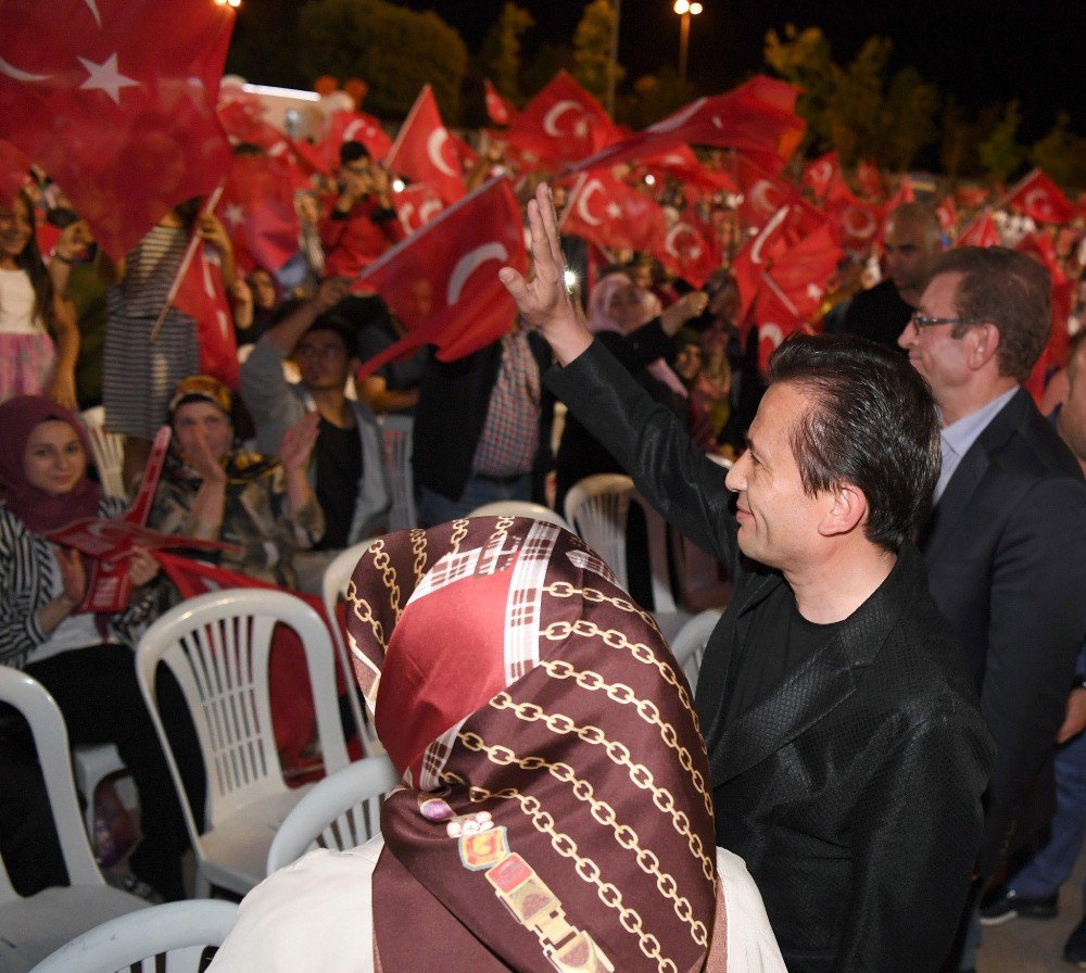 Tuzla’da Binlerce Kişi, 15 Temmuz Demokrasi Ve Milli Birlik Günü’nde Nöbet Tuttu