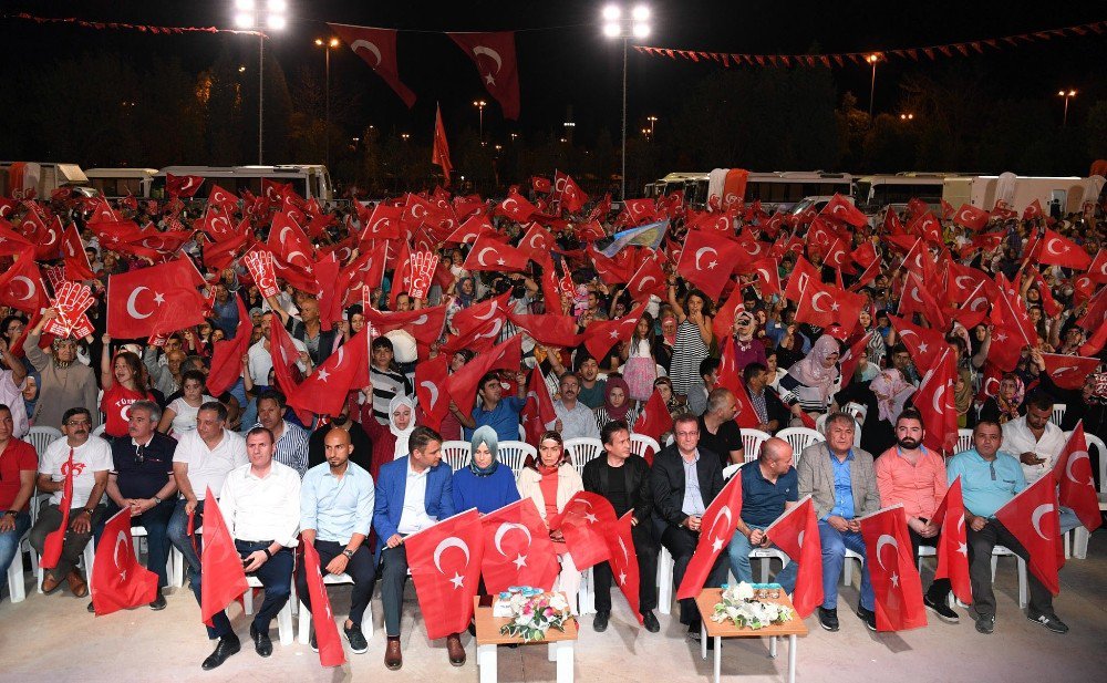 Tuzla’da Binlerce Kişi, 15 Temmuz Demokrasi Ve Milli Birlik Günü’nde Nöbet Tuttu