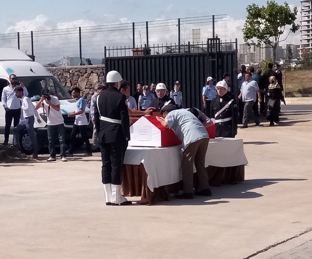 Şehit Polis İçin Tuzla İlçe Emniyet Müdürlüğü’nde Tören Düzenlendi