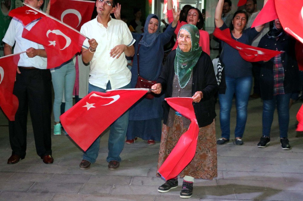 Yozgat’ta Demokrasi Nöbeti