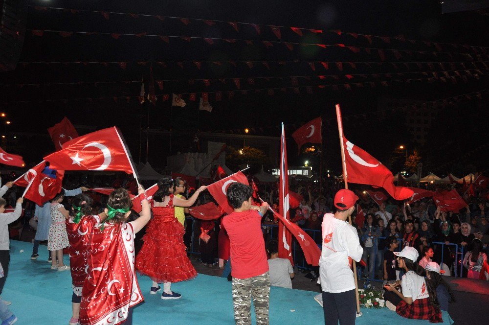 Millet 15 Temmuz’un İkinci Gününde Yine Meydanlardaydı