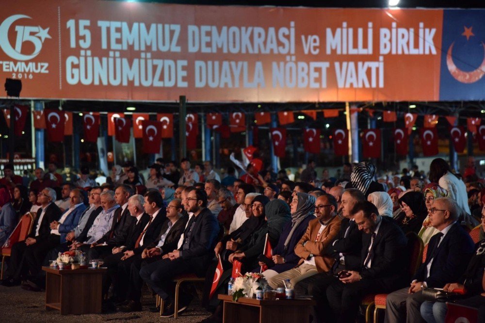 Kartepe Milli İradeye Sahip Çıktı