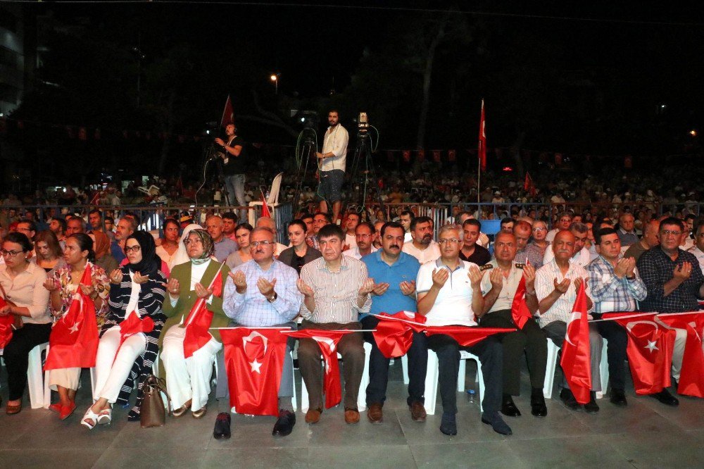 Demokrasi Nöbetinin İkinci Gününde Antalya’da Meydanlar Boş Kalmadı