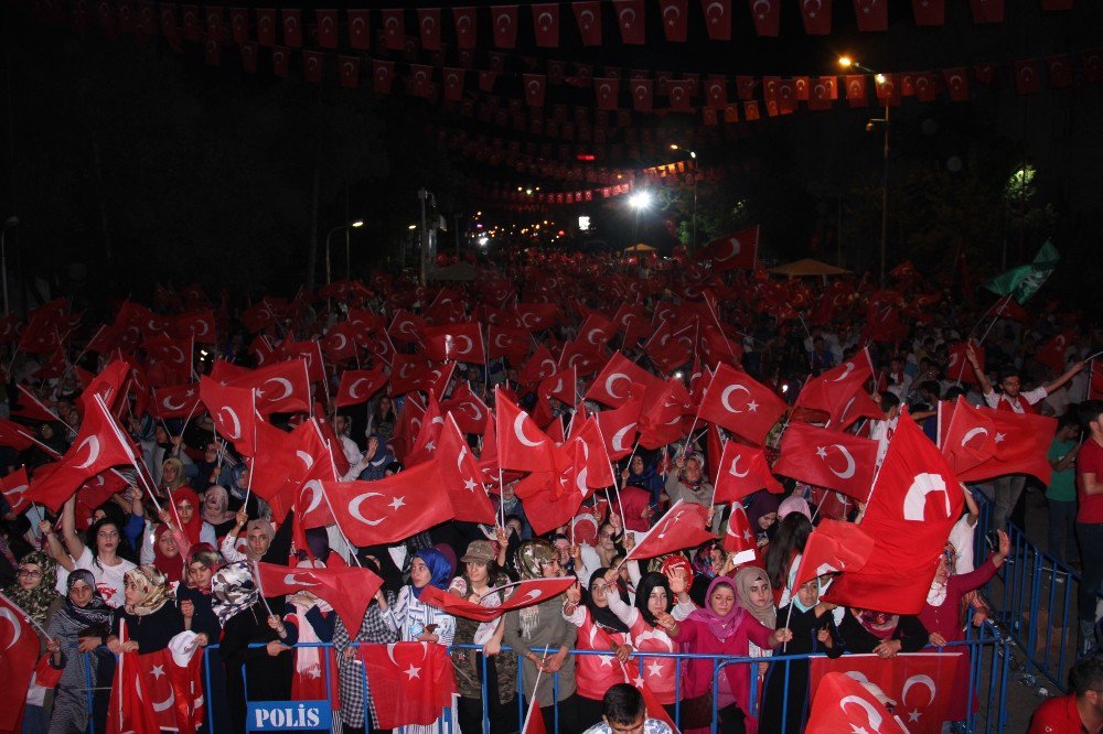 Güneydoğu’da Onbinler Demokrasi Nöbetinde Buluştu