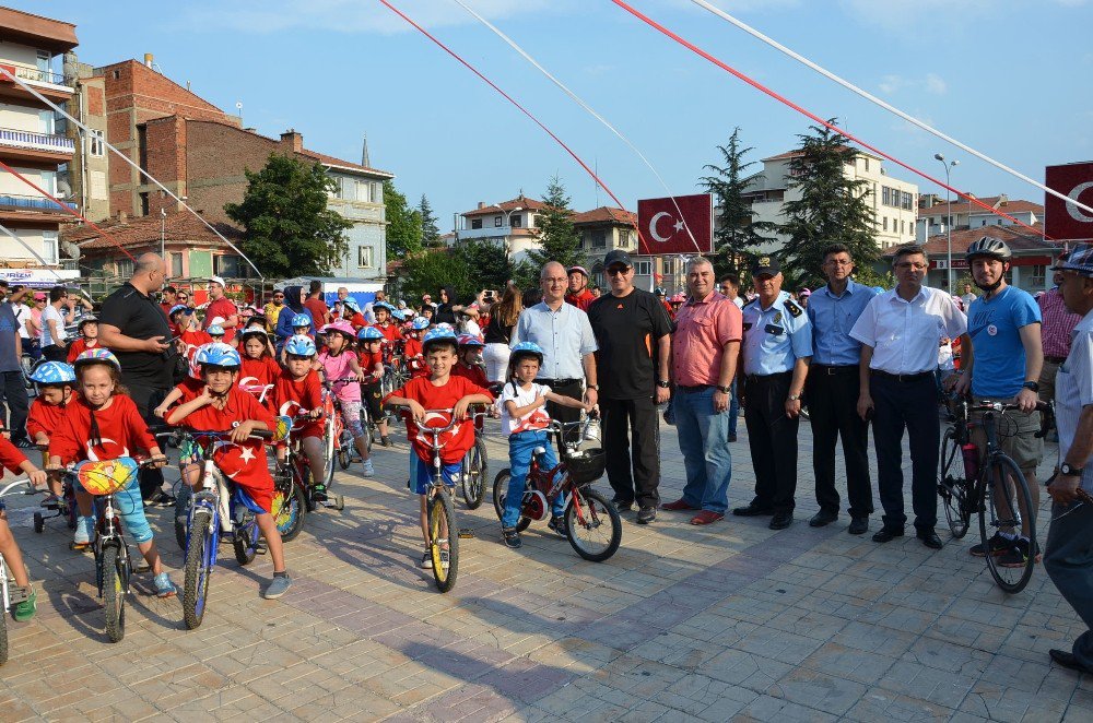 Bozüyük Demokrasi İçin Pedal Çevirdi