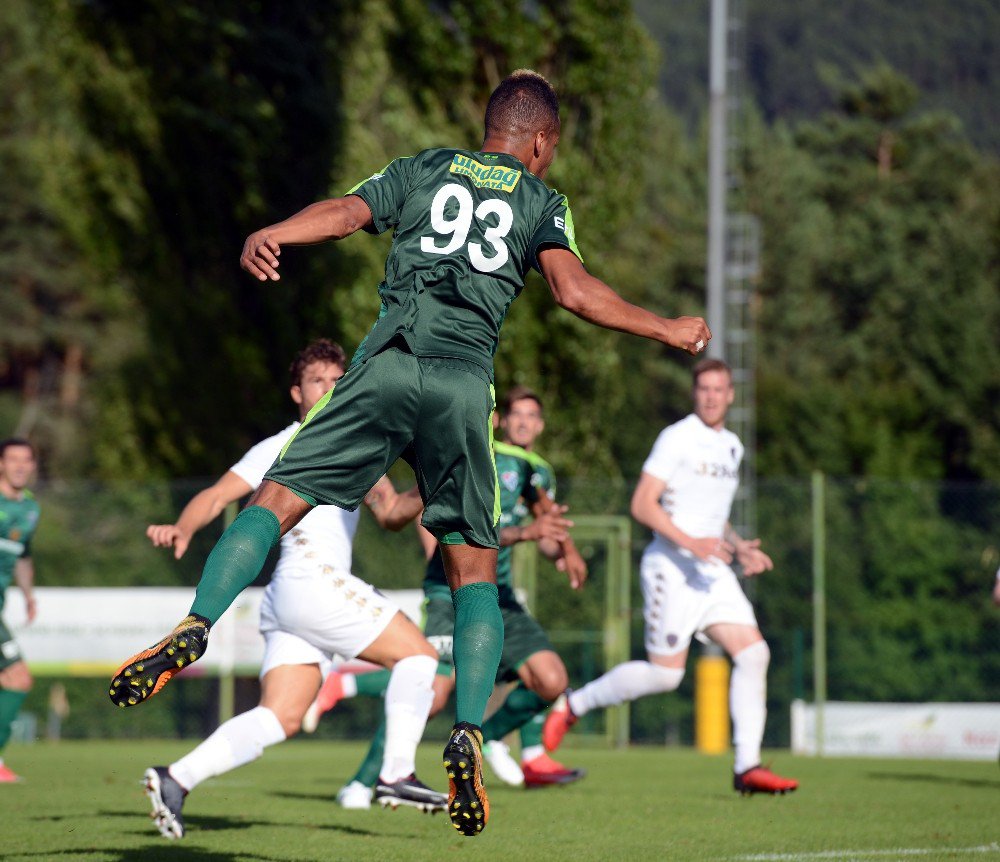 Bursaspor İlk Hazırlık Maçında Farklı Galip Geldi