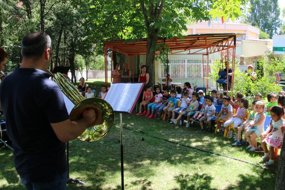 Çocuklar Müzik Aletleriyle Tanıştı