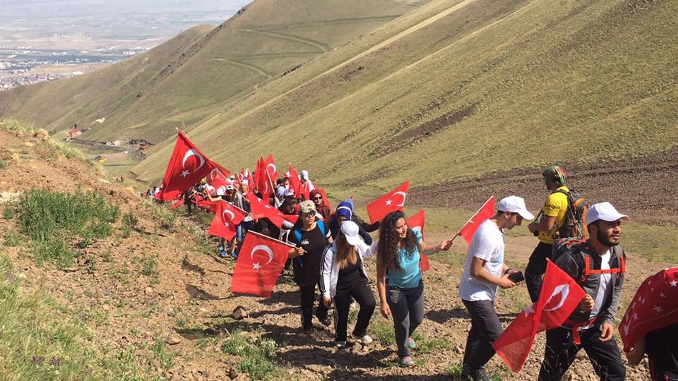 15 Temmuz Şehitleri İçin Ejder Zirvesine Tırmandılar