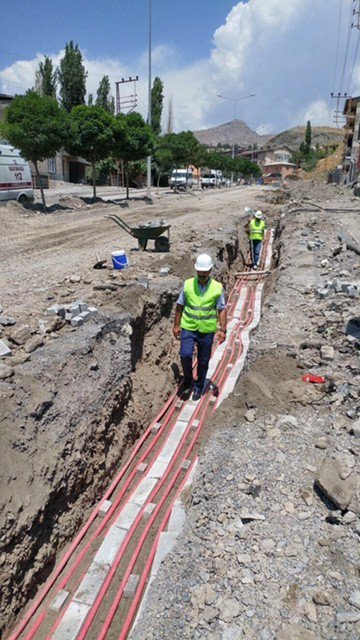 Hakkari’de Elektrik Hatları Yer Altına Alınıyor