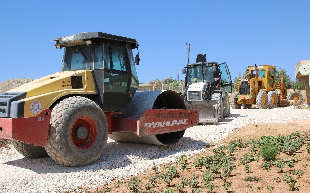 Haliliye Belediyesi Kırsaldaki Yol Atağını Sürdürüyor