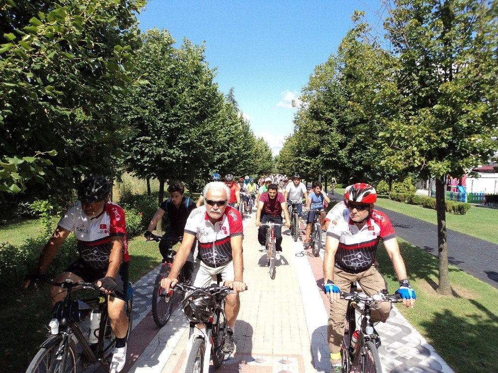 Pedallar Demokrasi Şehitleri İçin Çevrildi