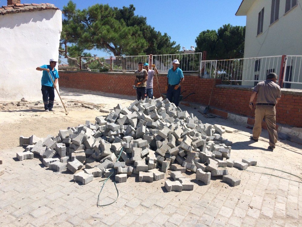 Manisa’da Bozulan Yollar Onarılıyor