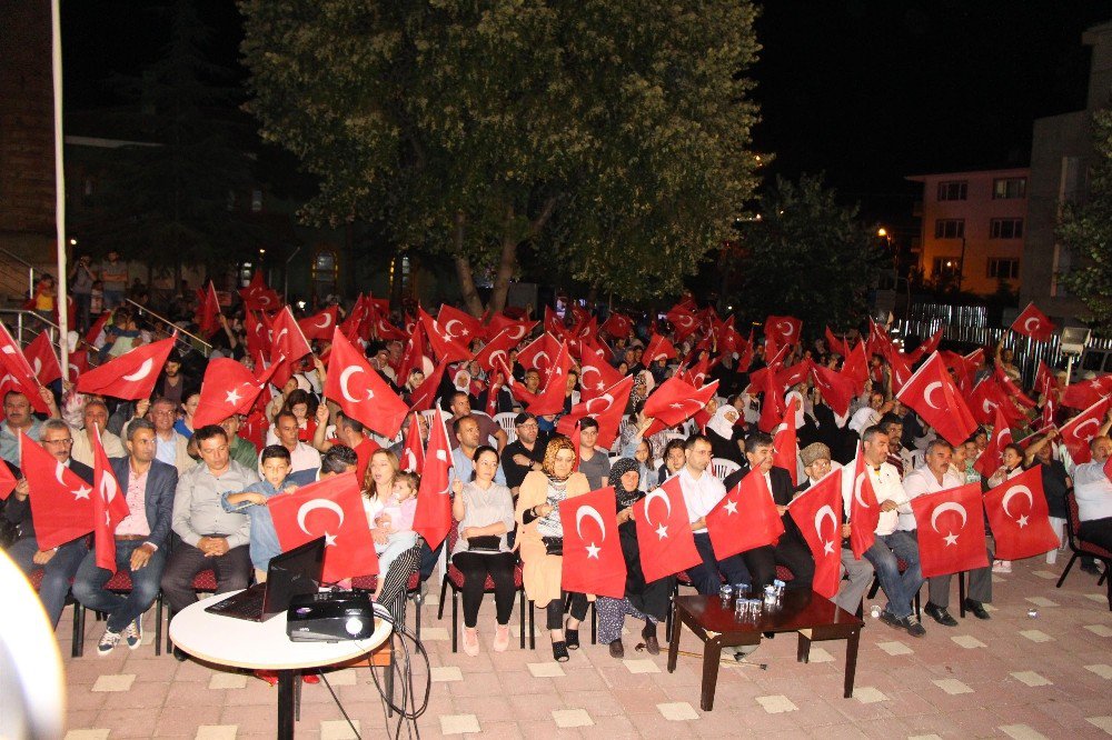 Pazaryeri Halkı 15 Temmuz Gecesi Meydanları Doldurdu