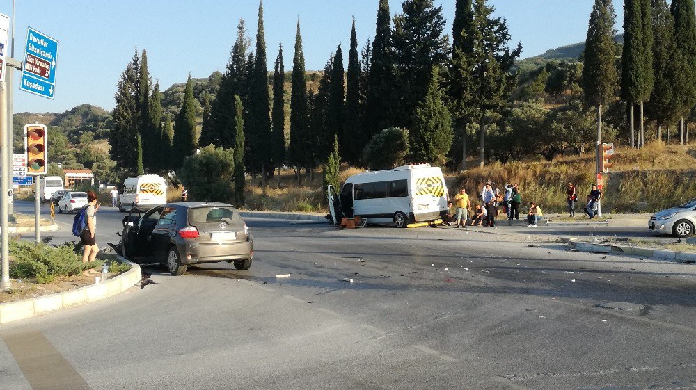 Söke’de Kaza; Personel Minibüsü Ve Otomobil Çarpıştı