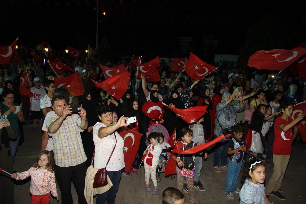 Tekirdağlıların Mehter Eşliğinde Demokrasi Nöbeti Coşkusu