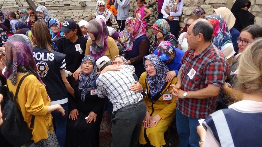 Kazada Şehit Olan Polis Memuru Kütahya’da Son Yolculuğuna Uğurlandı