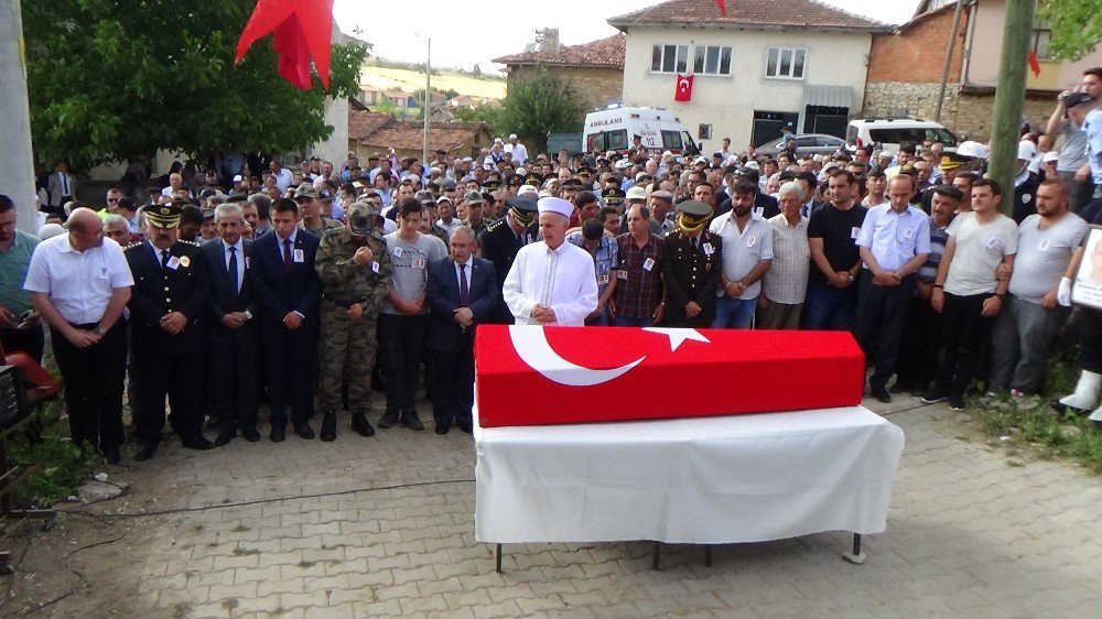 Kazada Şehit Olan Polis Memuru Kütahya’da Son Yolculuğuna Uğurlandı