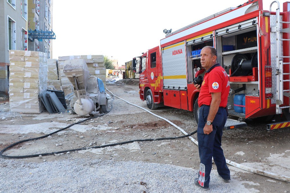 İnşaatta Straforlar Tutuştu, Gökyüzünü Dumanlar Kapladı