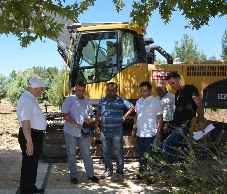 Adıyaman Üniversitesinde Yol Genişletme Çalışması