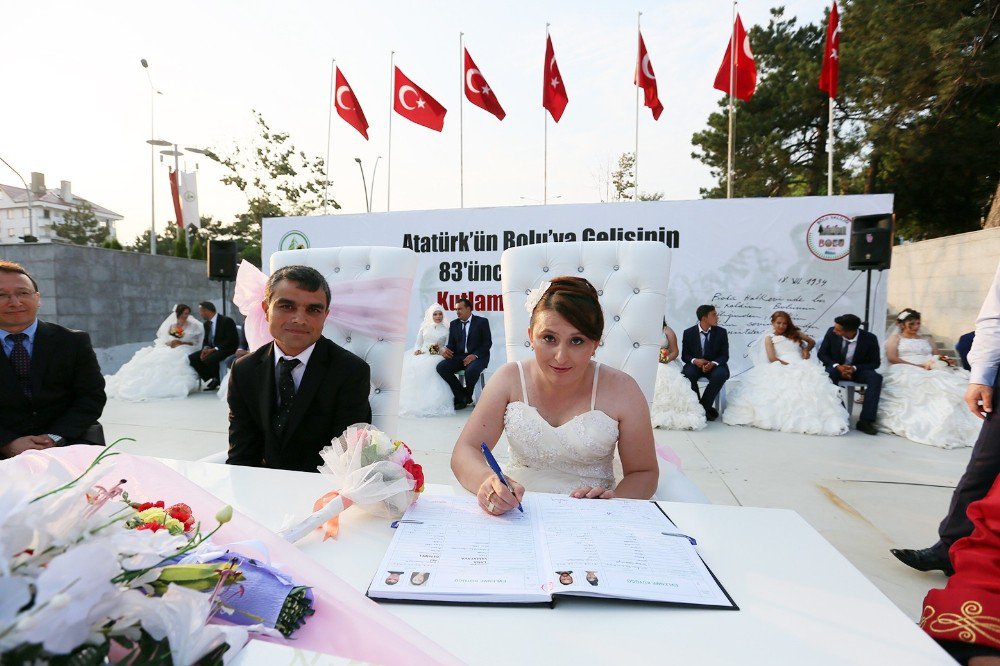 Kent Meydanı’da Toplu Nikah Töreni