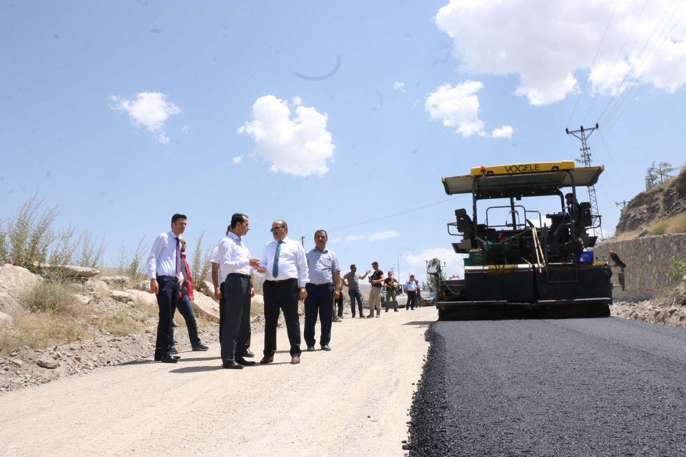 Bitlis’te Yol Asfaltlama Çalışması