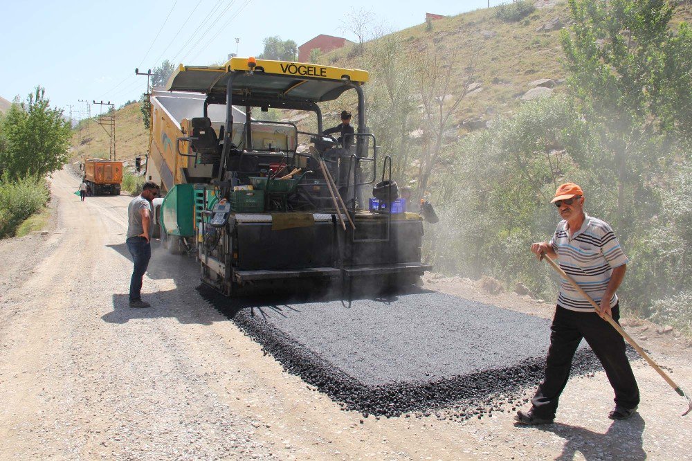 Bitlis’te Yol Asfaltlama Çalışması