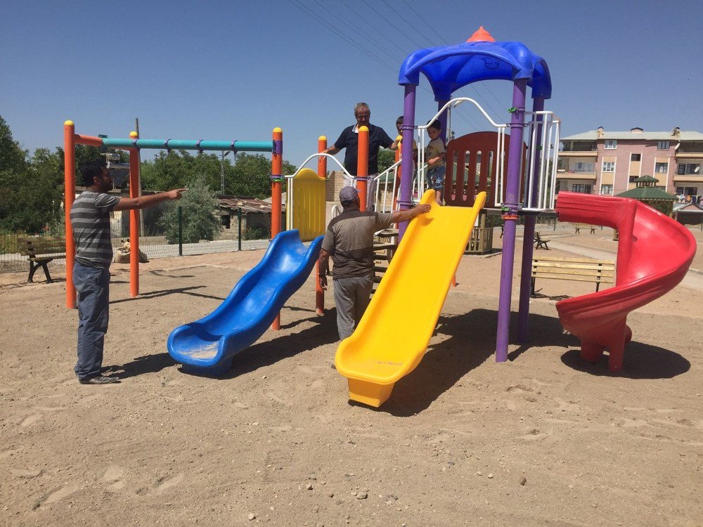 Adilcevaz Belediyesinden Her Mahalleye Park