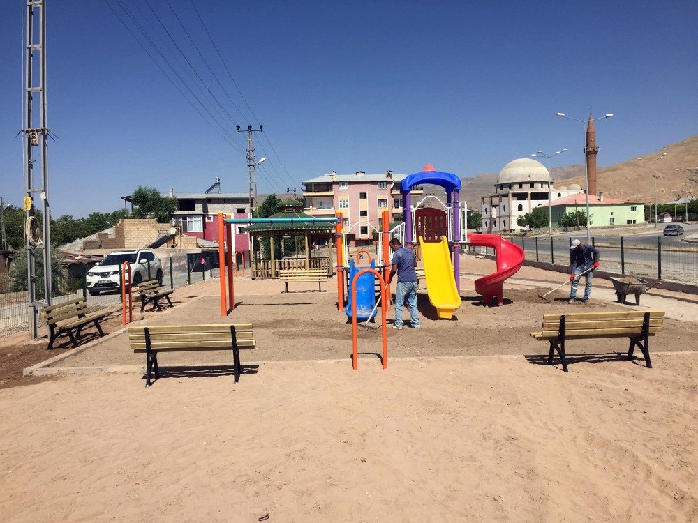 Adilcevaz Belediyesinden Her Mahalleye Park