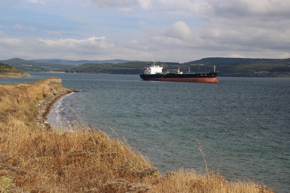 Çanakkale Boğazı’nda Gemi Karaya Oturdu