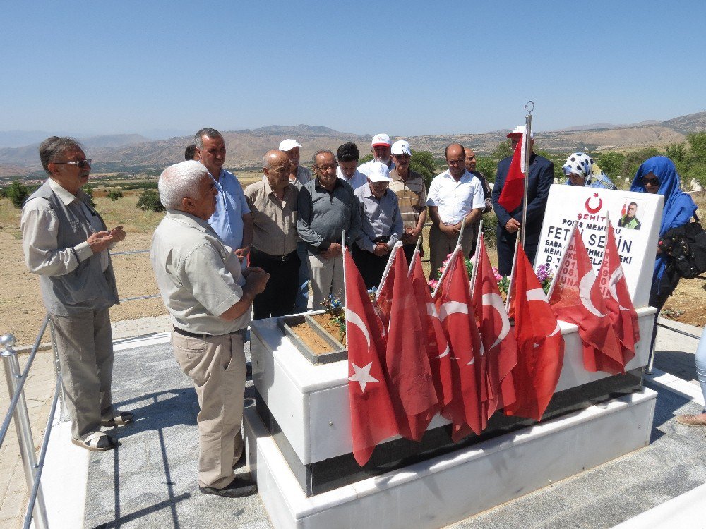 Huzurevi Sakinleri, Kahraman Şehidin Kabrini Ziyaret Etti