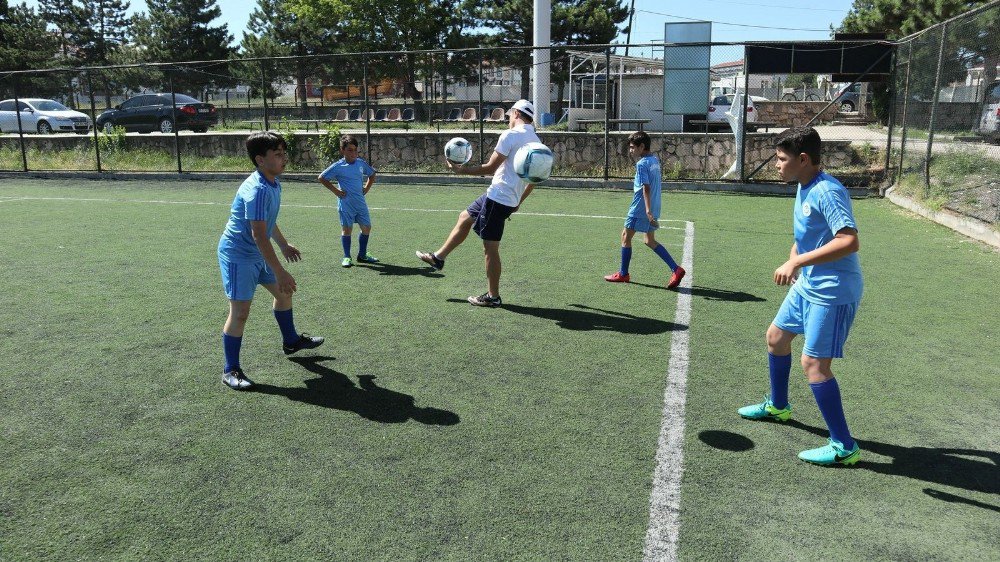 Futbol Yaz Okullarında Çalışmalar Devam Ediyor