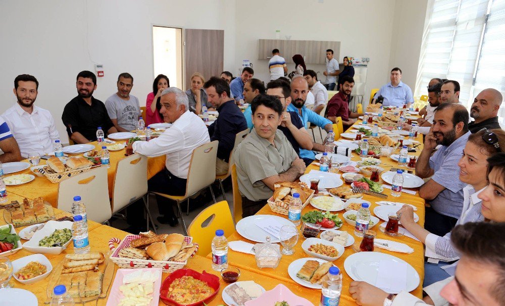 Rektör Kızılay, Teknoparkın Kahvaltı Sohbetlerine Konuk Oldu