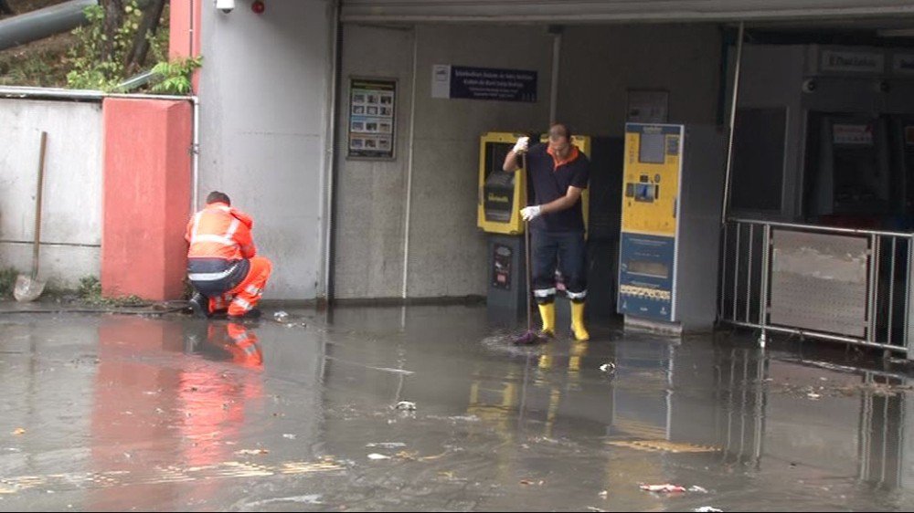 Bayrampaşa Metro İstasyonunu Su Bastı