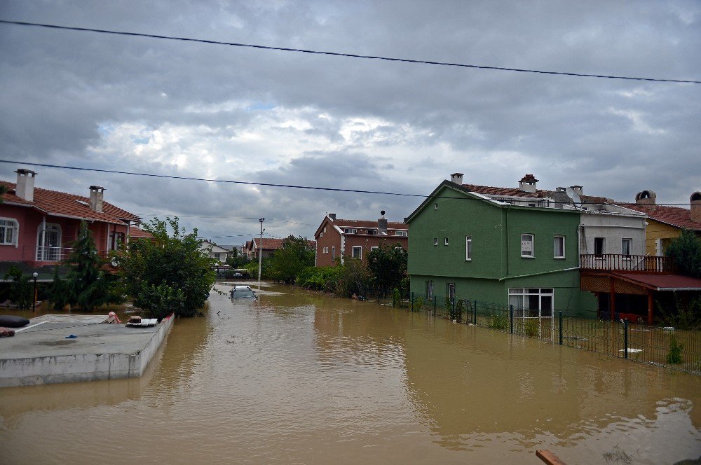 Silivri’de Evlerdeki Sular Tahliye Edilmeye Başlandı