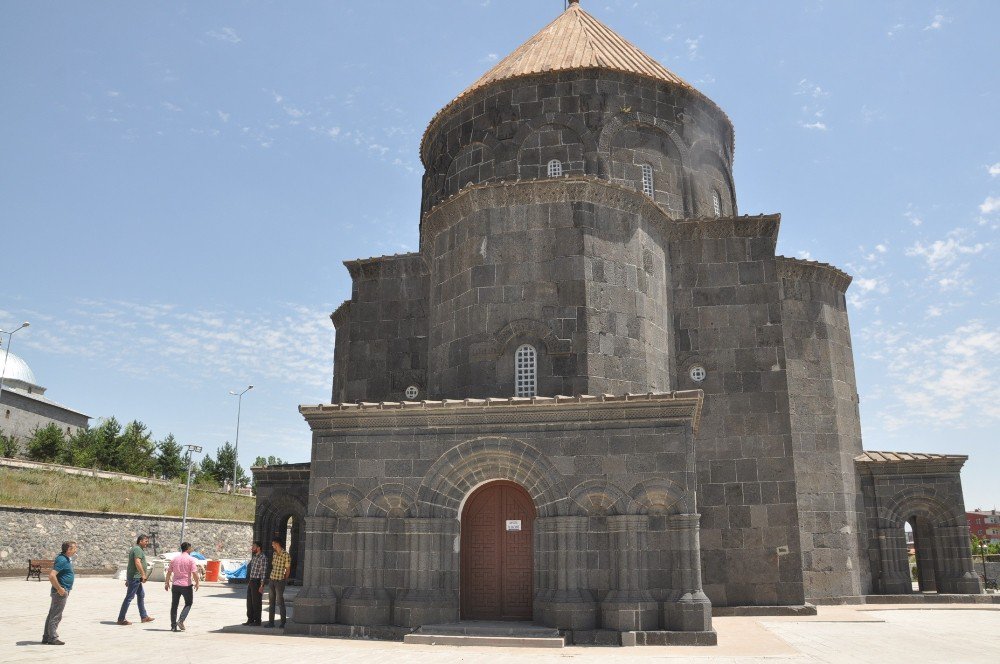 Karslı Turizmciler Kümbet Camii’nin Müze Olmasını İstiyor