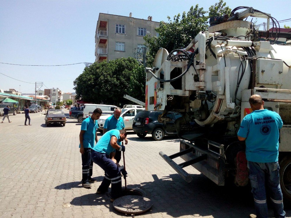 Gölmarmara’nın Ana Kanalizasyon Hattı Temizlendi