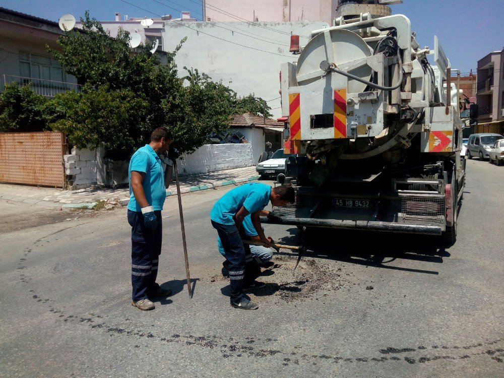 Gölmarmara’nın Ana Kanalizasyon Hattı Temizlendi